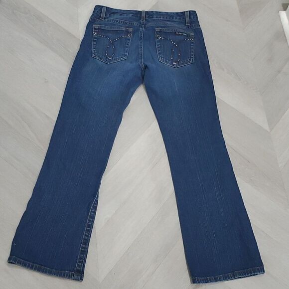 Calvin Klein womans low rise, Flare Denim Jeans, Size 6 - Picture 5 of 6